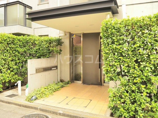 22/28 エントランス