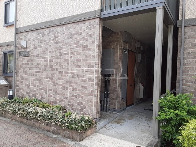 26/30 エントランス