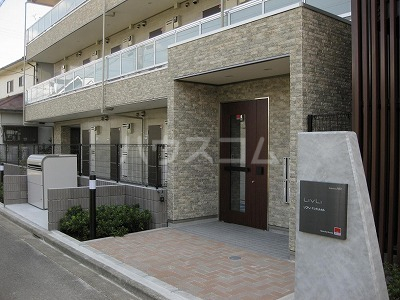 21/29 エントランス