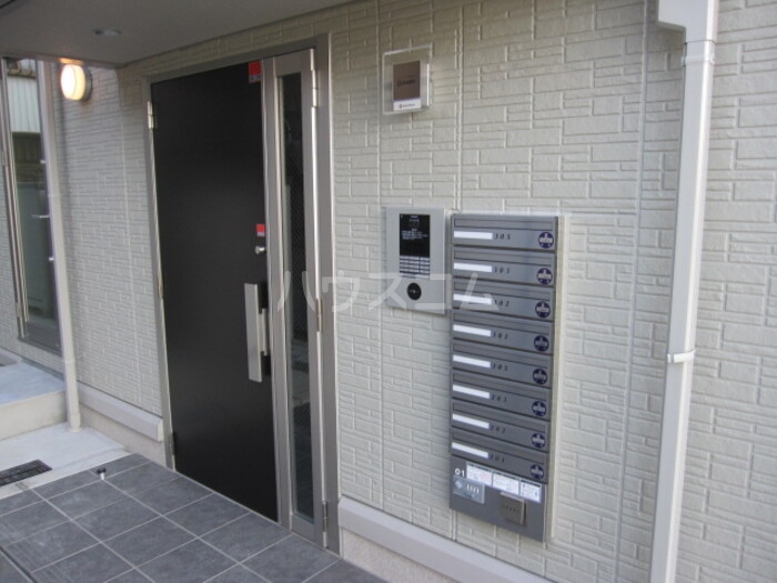 19/30 エントランス