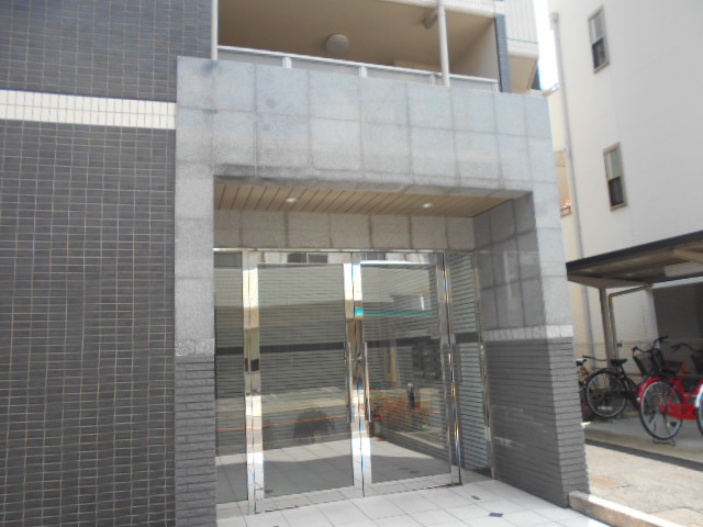 21/23 エントランス