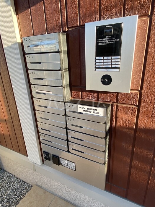 21/30 エントランス