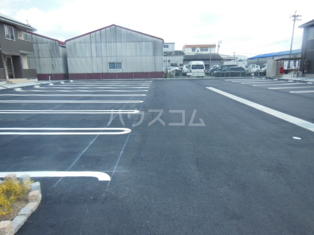 18/28 駐車場