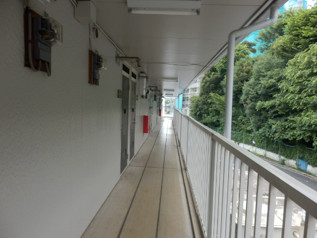 27/30 エントランス