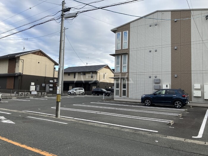 18/28 駐車場