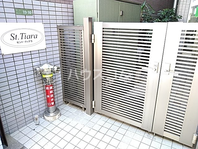 27/30 エントランス