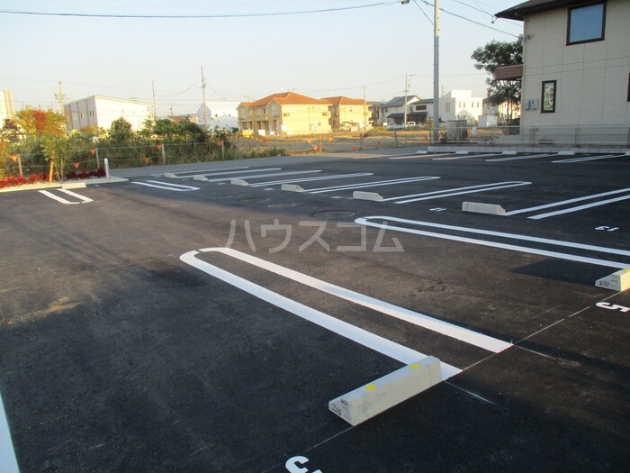 18/27 駐車場