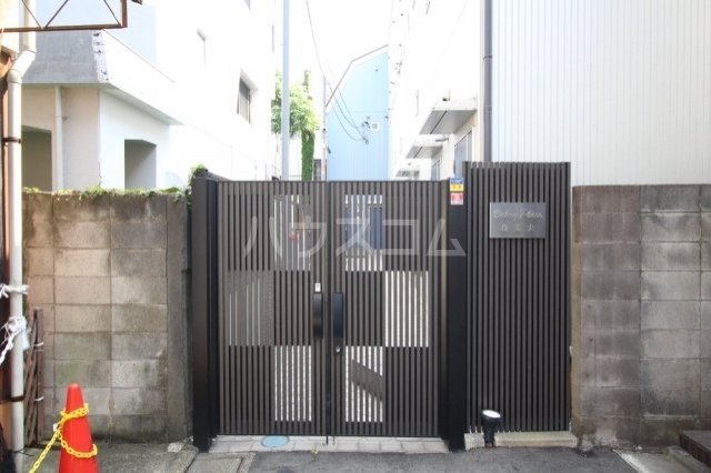 20/28 エントランス