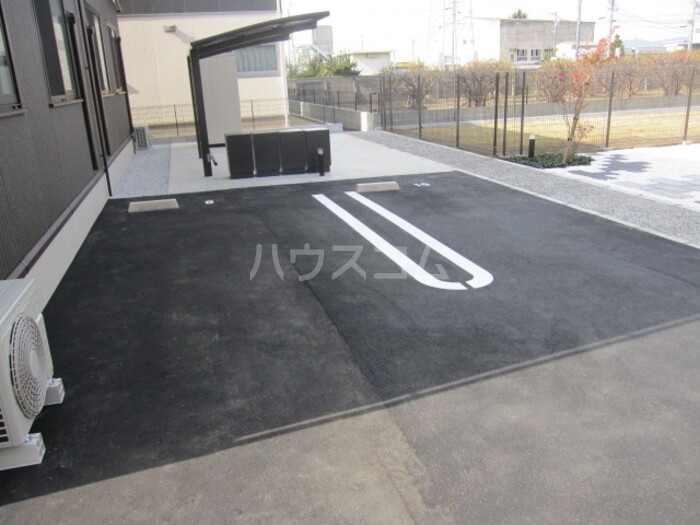 18/23 駐車場