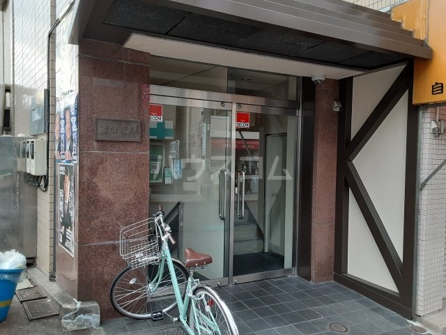 27/30 エントランス