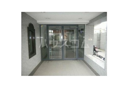 16/18 エントランス