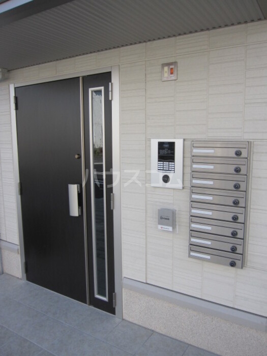 19/30 エントランス