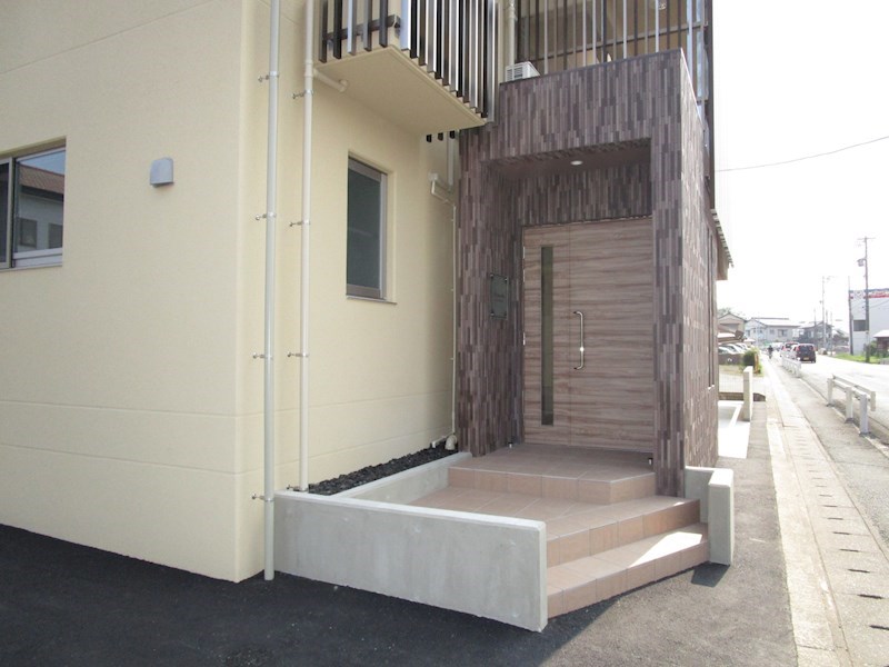 26/30 エントランス