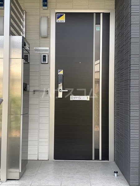 18/22 エントランス