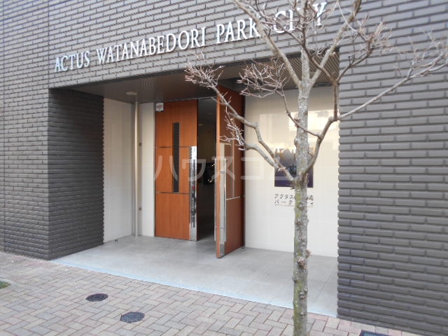 18/26 エントランス