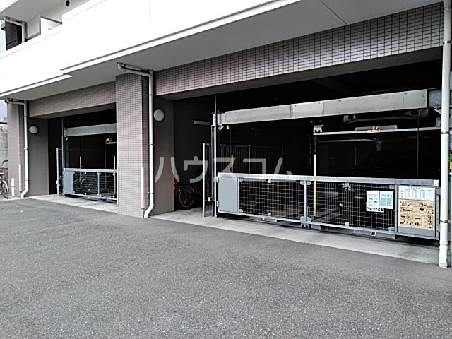 18/27 駐車場