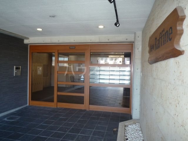 28/30 エントランス