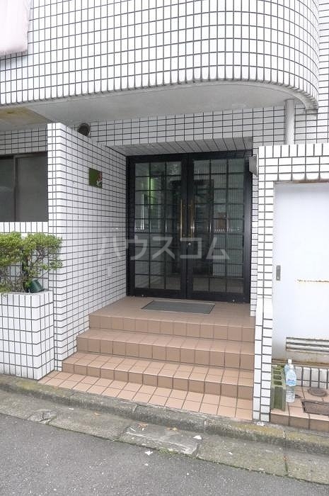 13/19 エントランス