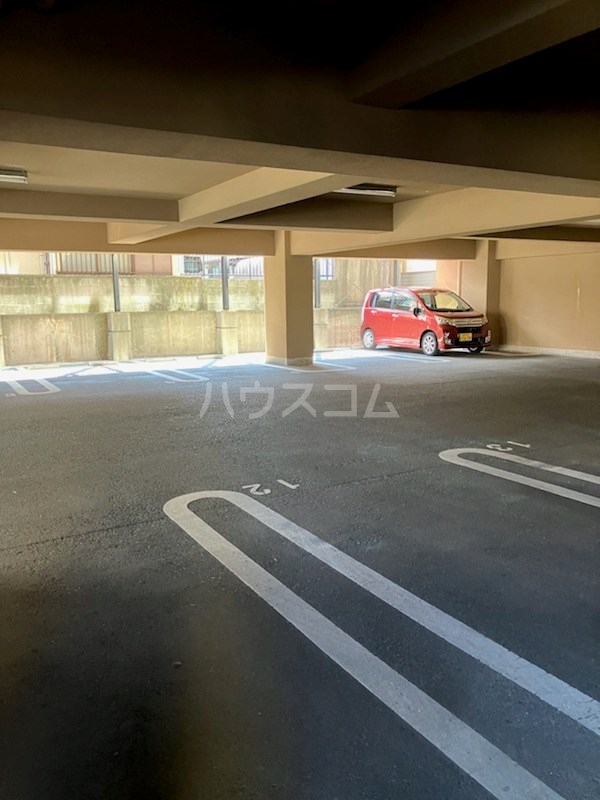 28/30 駐車場