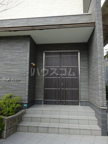 22/27 エントランス