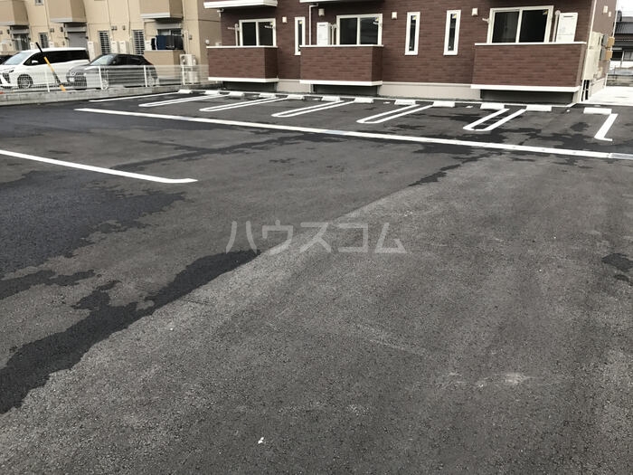 2/3 駐車場