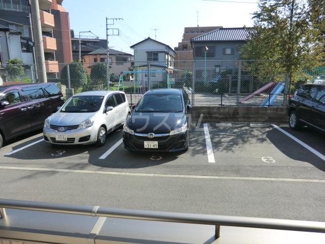 22/30 駐車場