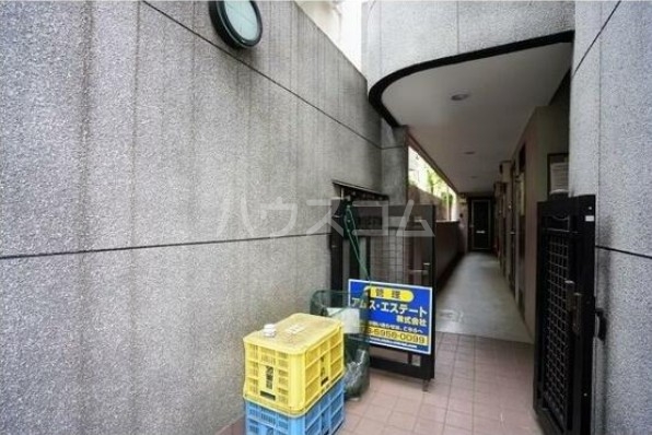 18/23 エントランス