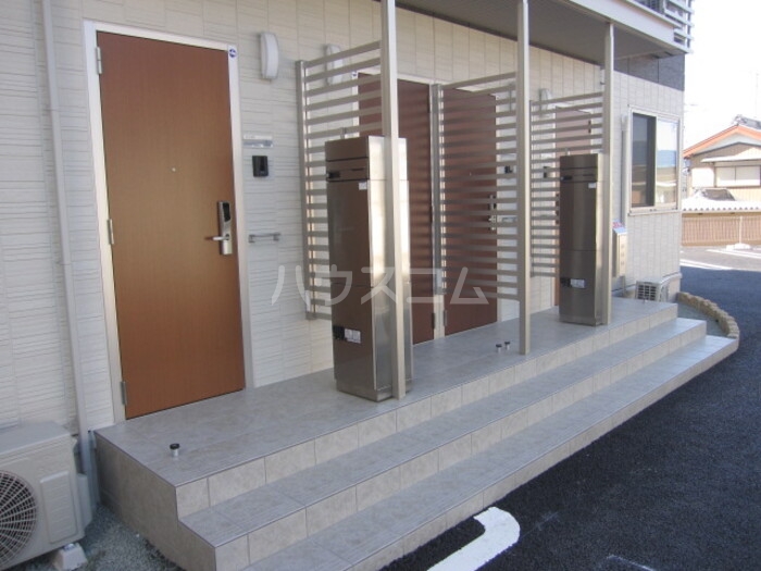 19/30 エントランス