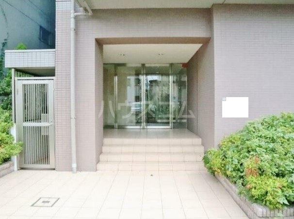 16/17 エントランス