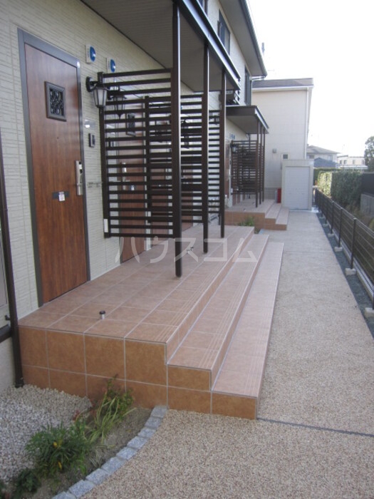 18/26 エントランス