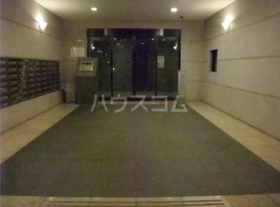 16/19 エントランス