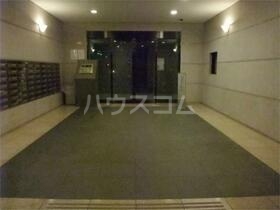 16/19 エントランス