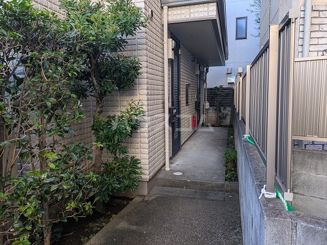 25/30 エントランス