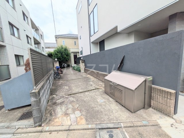 21/26 エントランス
