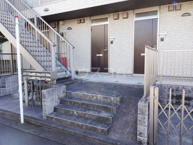 22/23 エントランス