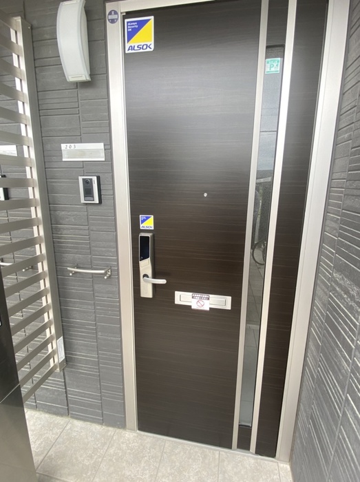 28/30 エントランス