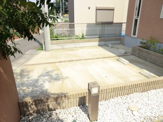 27/30 駐車場