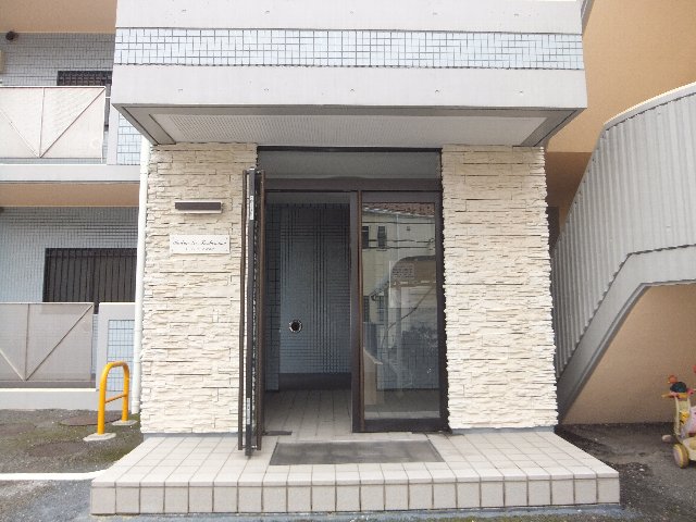 23/30 エントランス