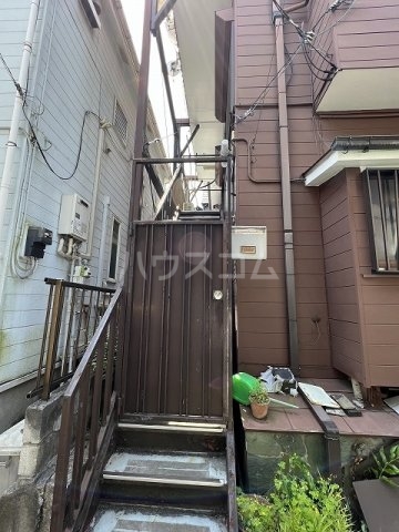 27/30 エントランス