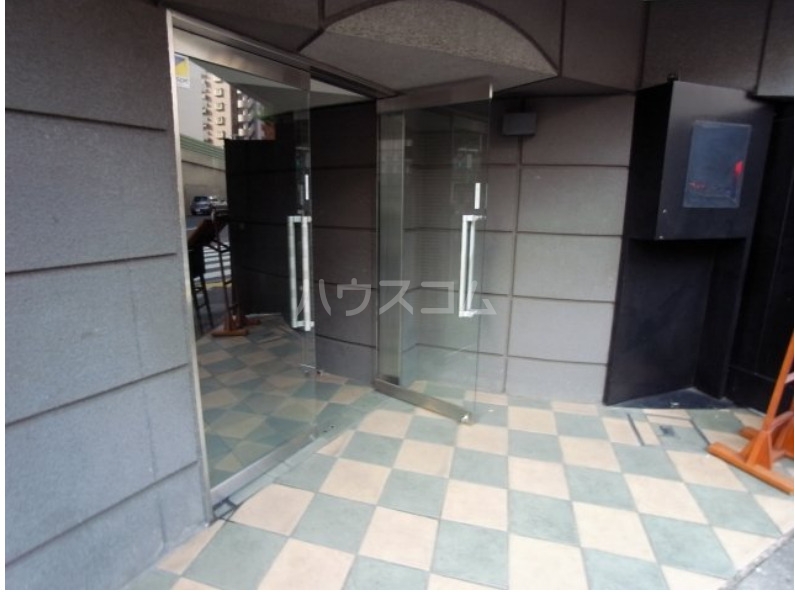 17/27 エントランス