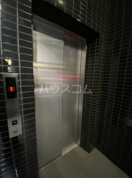 25/30 エントランス