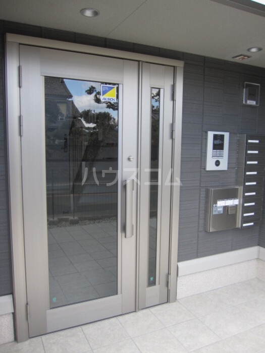 20/30 エントランス