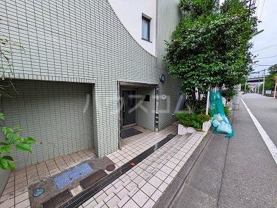 21/28 エントランス