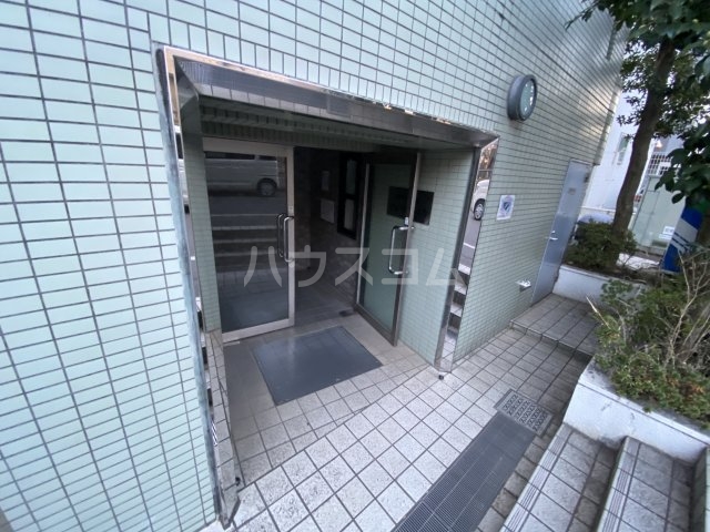 24/30 エントランス