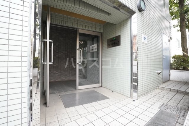 19/27 エントランス