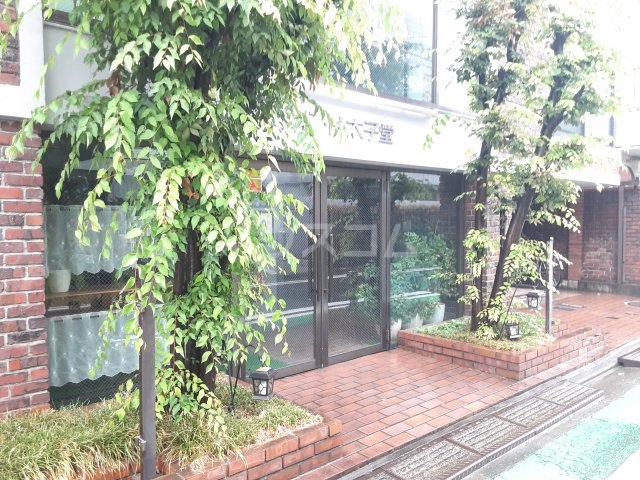 26/30 エントランス