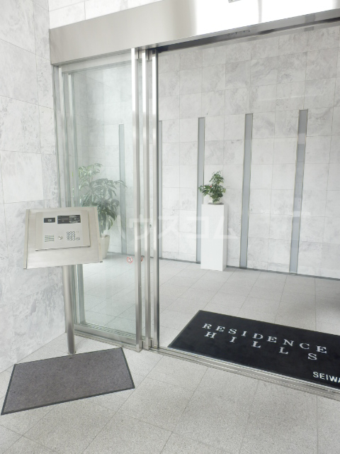 23/30 エントランス