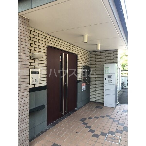 16/26 エントランス