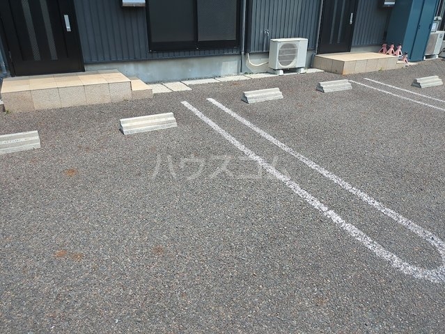 2/3 駐車場