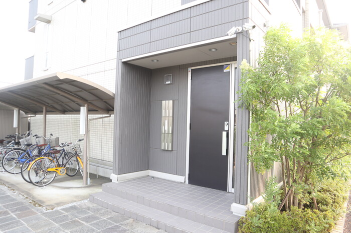 18/28 エントランス